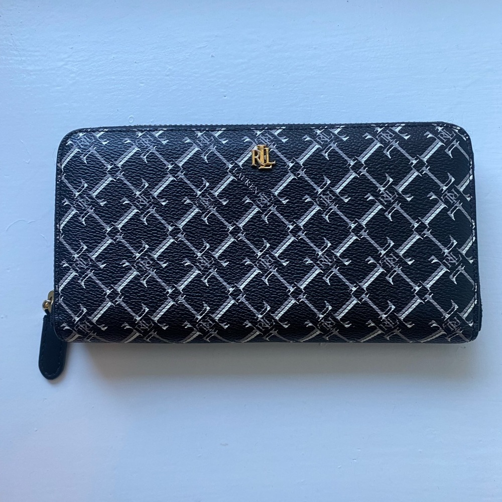 Ralph Lauren wallet in excellent condition!